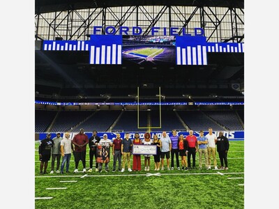 NFL Alumni Association Detroit Chapter Announces Scholarship Winners at Ford Field